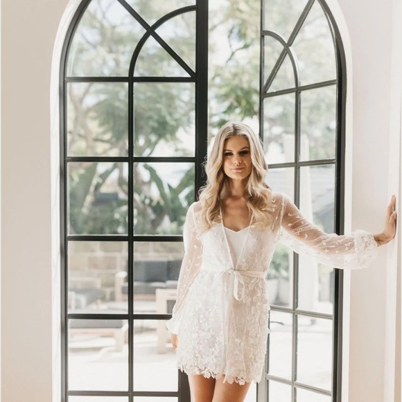 COPY - Le Rose bridal robe, white, size xs, brand new! - Picture 3 of 6